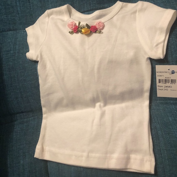 #NWT White T with Floral Appliqué at Neck Line - Picture 1 of 3